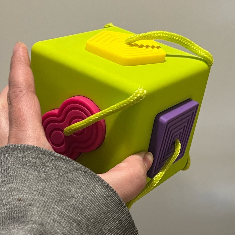 Fat brain Oombee cube